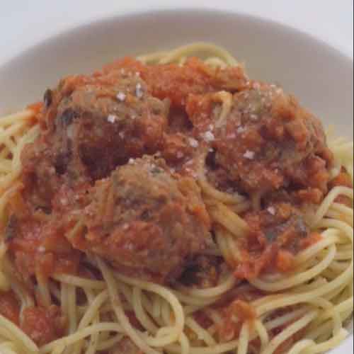 Boulettes de bœuf, sauce tomate et spaghetti 